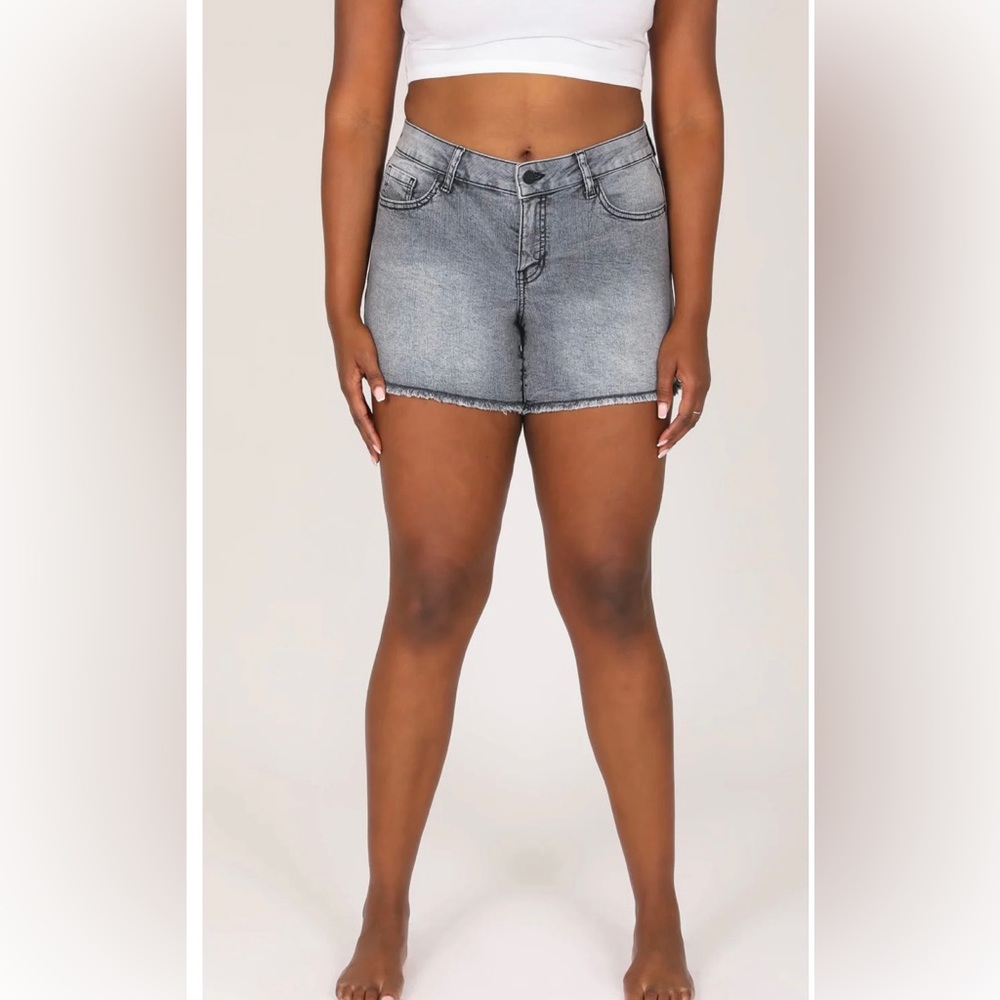 Sound Style Denim Shorts Women’s Size 16 High Rise Vintage Gray Comfort Stretch